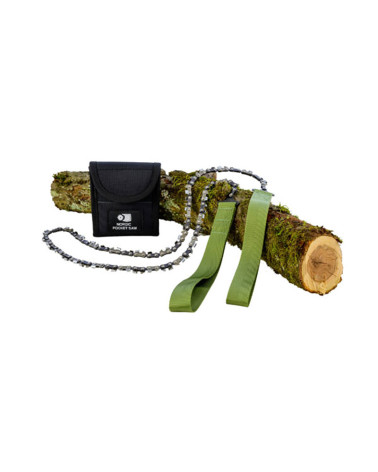 Nordic Pocket Saw X-Long en action lors d'une sortie en forêt Nordic Pocket Saw X-Long en action lors d'une sortie en forêt