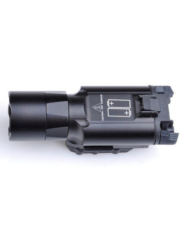 Lampe tactique X3U WASDN noire montée sur un pistolet avec rail Lampe tactique X3U WASDN noire montée sur un pistolet avec rail