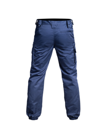 Pantalon V2 SECU ONE bleu marine de A10 Equipment porté par un agent de sécurité