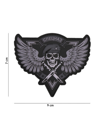 Patch 3D PVC Spetsnaz Skull gris de 101 INC fixé sur un gilet tactique