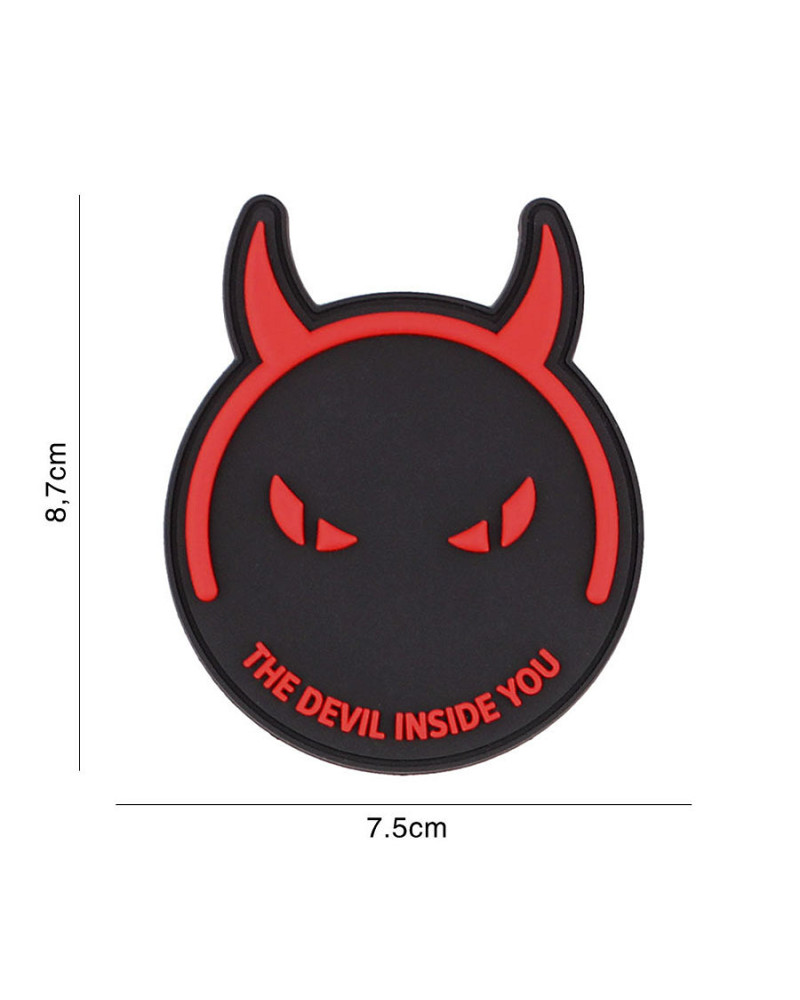Patch 3D PVC Demon Devil noir et rouge de 101 INC fixé sur un gilet tactique Patch 3D PVC Demon Devil noir et rouge de 101 INC fixé sur un gilet tactique