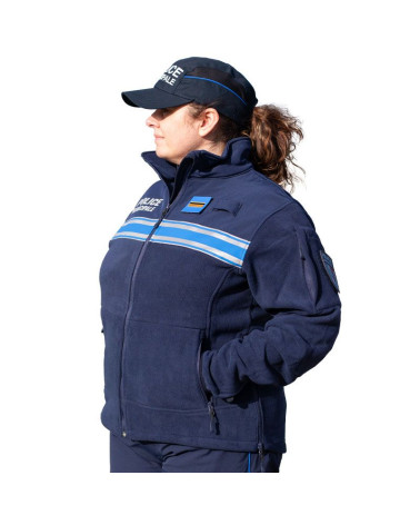Blouson polaire bi-matière Police Municipale Le Protecteur avec marquage et bandes bleues réglementaires Blouson polaire bi-matière Police Municipale Le Protecteur avec marquage et bandes bleues réglementaires