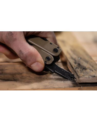 Pince Leatherman Super Tool 300M – Version Coyote avec 20 outils, idéale pour le terrain et l’entretien des armes. Pince Leatherman Super Tool 300M – Version Coyote avec 20 outils, idéale pour le terrain et l’entretien des armes.