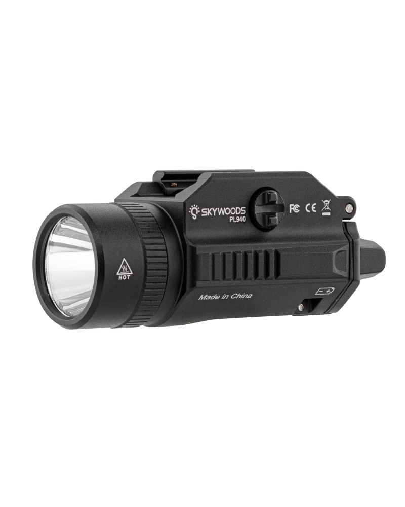 Lampe tactique CYCLONE 940 lumens – SKYWOODS puissante et robuste Lampe tactique CYCLONE 940 lumens – SKYWOODS puissante et robuste
