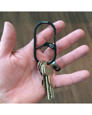 Mousqueton à double chambre G-Series noir taille 4 Nite Ize, en acier inoxydable, idéal pour sécuriser clés et accessoires. Mousqueton à double chambre G-Series noir taille 4 Nite Ize, en acier inoxydable, idéal pour sécuriser clés et accessoires.