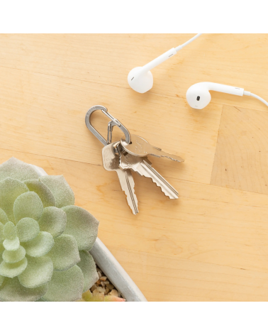 Mousqueton à double chambre G-Series noir taille 4 Nite Ize, en acier inoxydable, idéal pour sécuriser clés et accessoires. Mousqueton à double chambre G-Series noir taille 4 Nite Ize, en acier inoxydable, idéal pour sécuriser clés et accessoires.