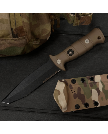 Couteau Wildsteer TORK coloris coyote avec étui Multicam, modèle de survie sélectionné par l’ALAT Couteau Wildsteer TORK coloris coyote avec étui Multicam, modèle de survie sélectionné par l’ALAT