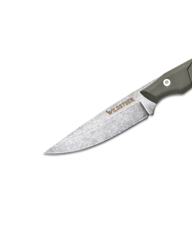 Couteau Wildsteer Troll avec manche kaki en tactiprène et lame stonewash, idéal pour le bushcraft, la randonnée et le camping. Couteau Wildsteer Troll avec manche kaki en tactiprène et lame stonewash, idéal pour le bushcraft, la randonnée et le camping.