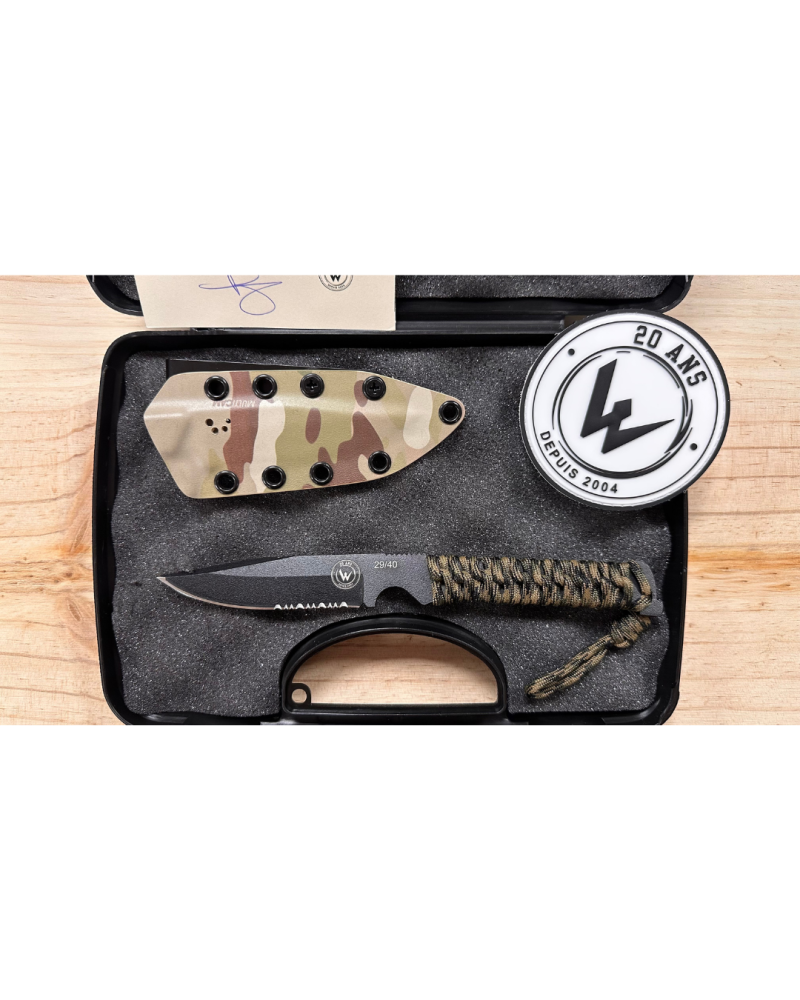 Couteau Wildsteer W-TECH 4 Édition 20 Ans N°29/40 lame noire serration avec manche paracorde Urban, série limitée française