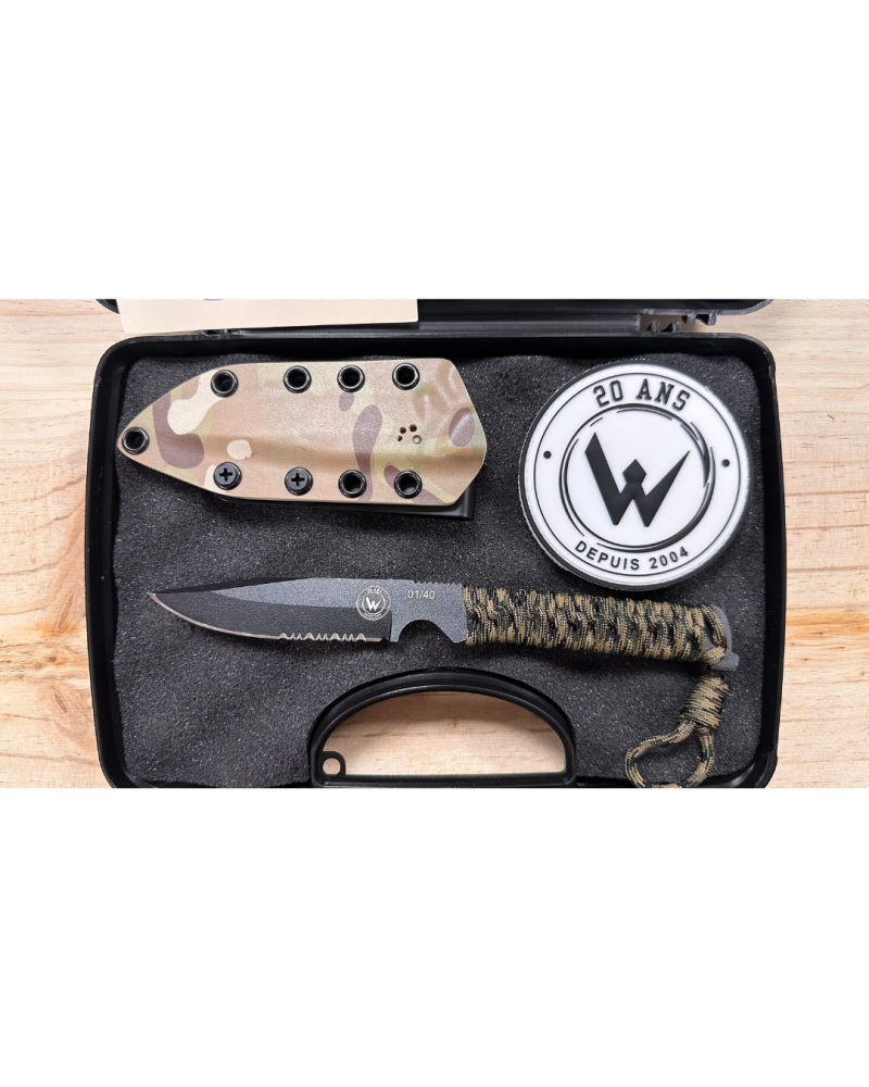 Couteau Wildsteer W-TECH 4 Édition 20 Ans N°01 lame noire serration avec manche paracorde Urban
