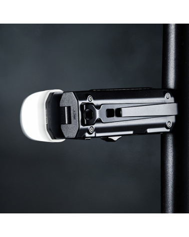 Lampe torche compacte Nitecore EDC09 1600 lumens avec tête rotative et base magnétique pour usage quotidien et outdoor.