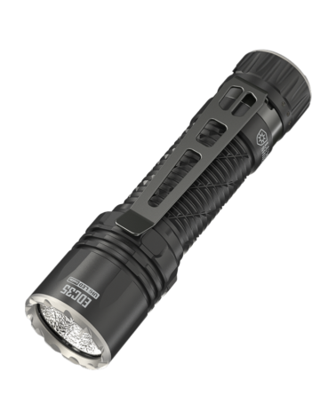 Lampe torche Nitecore EDC35 5000 lumens avec portée de 550 mètres et batterie rechargeable conçue pour EDC, sécurité et outdoor.