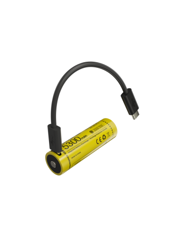 Lampe de plongée Nitecore DL30 1100 lumens submersible jusqu’à 100 mètres avec faisceau concentré pour exploration sous marine.