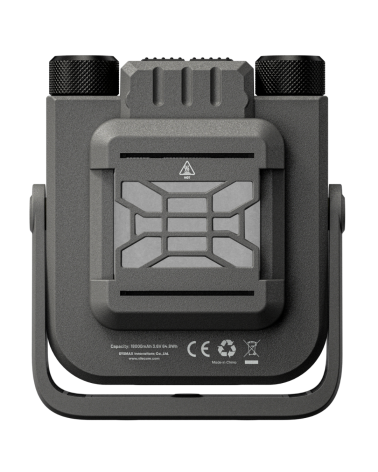 Lampe multifonction Nitecore NWL30 3000 lumens avec batterie externe et répulsif moustiques pour camping et activités outdoor.