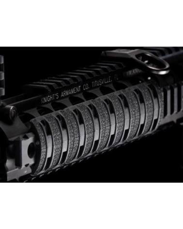 Couvre rail Picatinny Magpul XTM noir avec texture antidérapante pour protection et meilleure prise en main du rail.