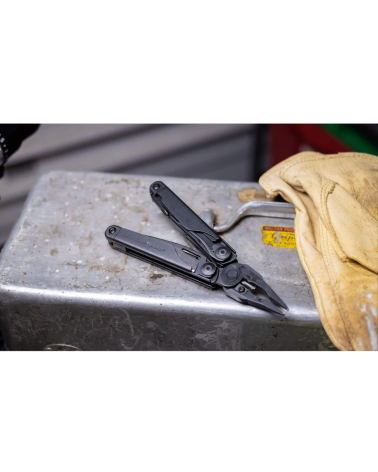 Pince multifonction Leatherman Surge noire avec 21 outils en acier inoxydable finition oxyde noir