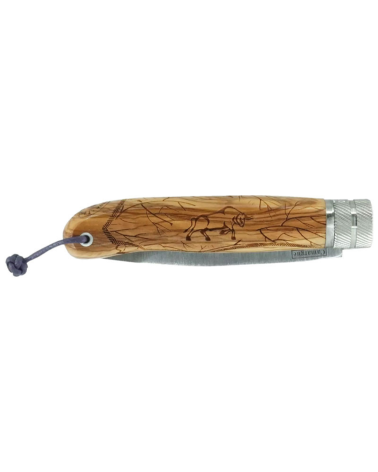 Couteau Opinel Camargue Décalé Collection avec manche en olivier et lame inox gravée