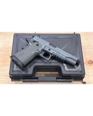 Pistolet Tisas 2011 Bull Barrel Night Stalker OR calibre 9x19 avec finition Cerakote Platinium Grey, canon fileté