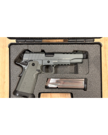Pistolet Tisas 2011 Bull Barrel Night Stalker OR calibre 9x19 avec finition Cerakote Platinium Grey, canon fileté