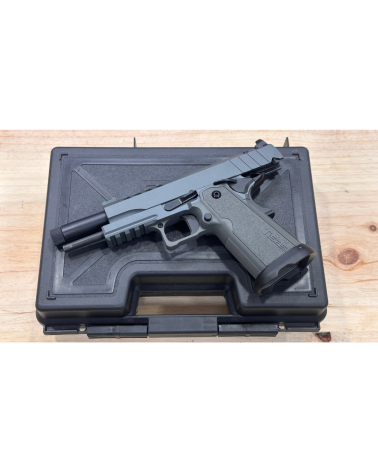 Pistolet Tisas 2011 Bull Barrel Night Stalker OR calibre 9x19 avec finition Cerakote Platinium Grey, canon fileté