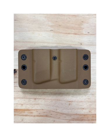 Pack Premium Canik Mete SFX FDE calibre 9x19 comprenant un point rouge Mecanik M01, une lampe Olight PL PRO Valkyrie