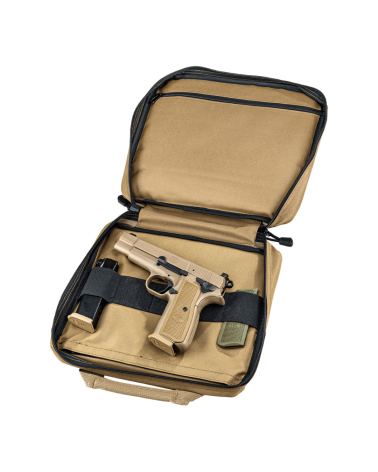 Pistolet FN High Power FDE calibre 9x19 de FN Herstal avec finition Flat Dark Earth, héritier moderne du Browning Hi-Power