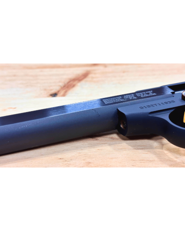 Pistolet Browning Buck Mark Rosewood calibre .22 LR d'occasion, avec finition Rosewood et légère tache esthétique sous le canon.