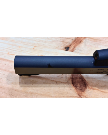 Pistolet Browning Buck Mark Rosewood calibre .22 LR d'occasion, avec finition Rosewood et légère tache esthétique sous le canon.