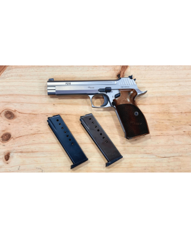Pistolet SIG Sauer P210 Legend Silver calibre 9x19 mm Made in Germany, modèle rare présenté dans un état exceptionnel