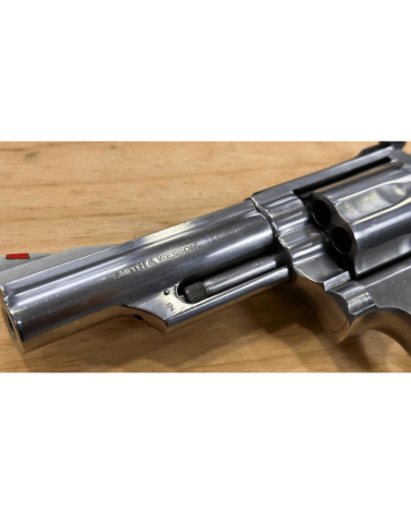 Revolver Smith & Wesson Modèle 66-2 calibre .357 Magnum en acier inoxydable, canon 4 pouces