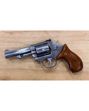 Revolver Smith & Wesson Modèle 66-2 calibre .357 Magnum en acier inoxydable, canon 4 pouces
