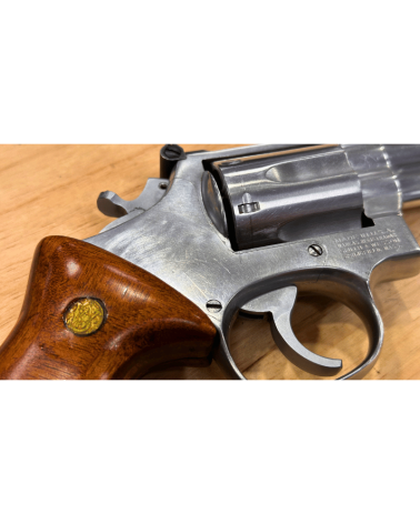 Revolver Smith & Wesson Modèle 66-2 calibre .357 Magnum en acier inoxydable, canon 4 pouces