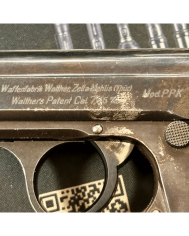 Pistolet Walther PPK fabriqué à Zella-Mehlis en 1935, calibre 7.65mm Browning, poinçon Couronne/N, vendu avec son étui.
