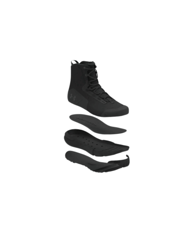 Chaussure Under Armour Charged Valsetz Mid homme noire avec semelle Vibram TC4+ et tige mi-haute.
