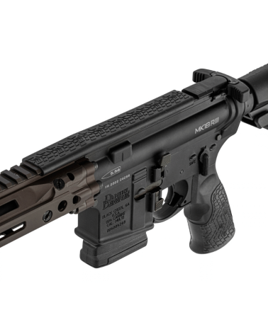 Carabine Daniel Defense MK18 R-III calibre 5.56 NATO, canon 10.3 pouces, garde-main R-III M-LOK, finition noir et FDE.