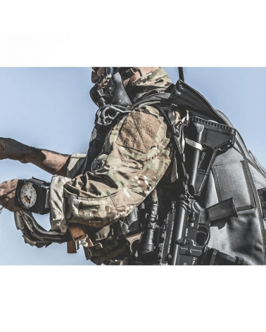 Crosse Magpul ACS Mil-Spec noire pour AR-15/M4 avec tubes de stockage étanches pour piles.