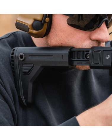 Crosse Magpul UCS noire pliable avec appuis-joue et plaque de couche MOE SL Enhanced pour rail M1913.